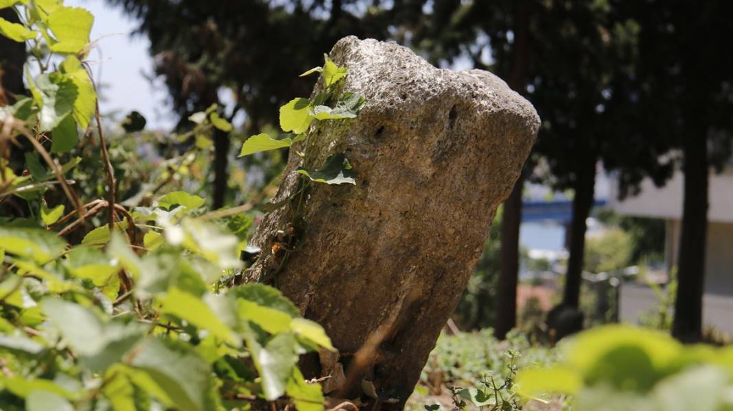 Herkes önünden geçiyor ama kimse farkında değil! İstanbul'un göbeğinde yüz yıllardır duruyor, ne olduğu ortaya çıktı 13